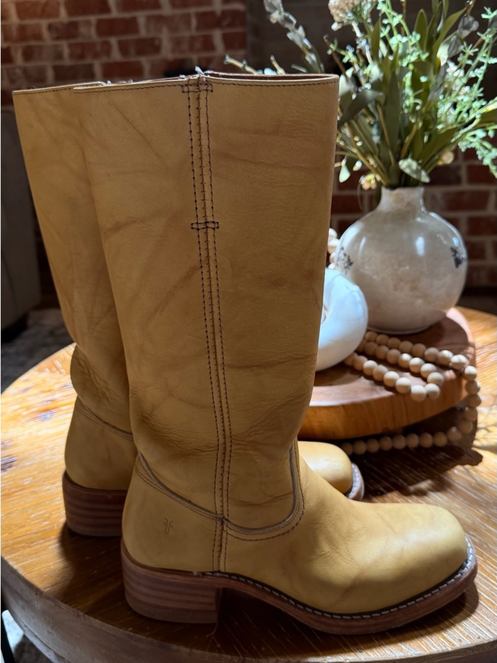 Women's Frye Campus Leather Boots in Banana In very Good shape